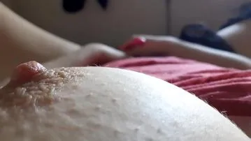 Milf gimiendo y masturbándose pov video porno