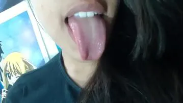 Chica jugando con abrigo video porno