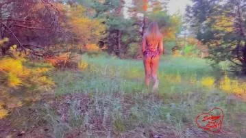 Sexo arriesgado en el bosque de coníferas video porno