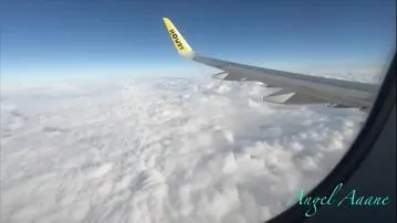 Mamada en avión público video porno